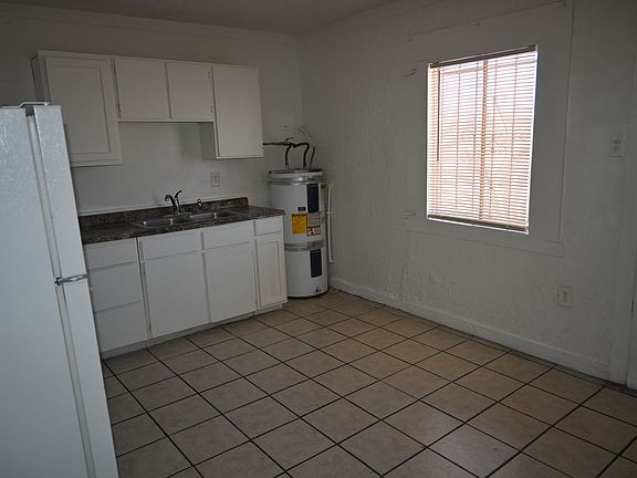 5th image of 1007 C St APT 2