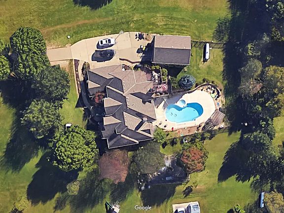 2nd image of 2405 NE 100th St