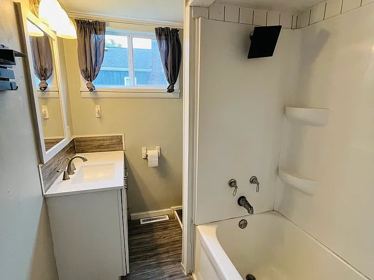385 Lake Shore Blvd — Photo 5