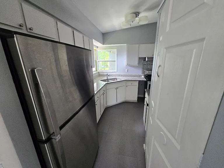 1282 Whitewood Dr — Photo 6