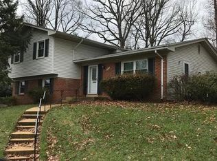 2422 Jackson Pkwy, Vienna, VA 22180