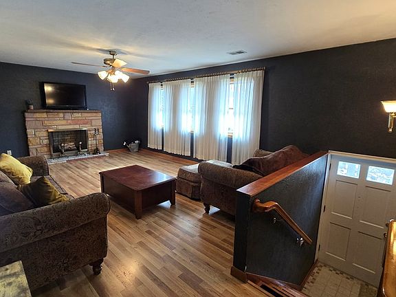 4th image of 1806 S Hills Dr