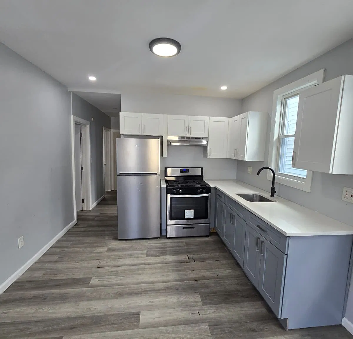 4 bed, $2,500 — Photo 2