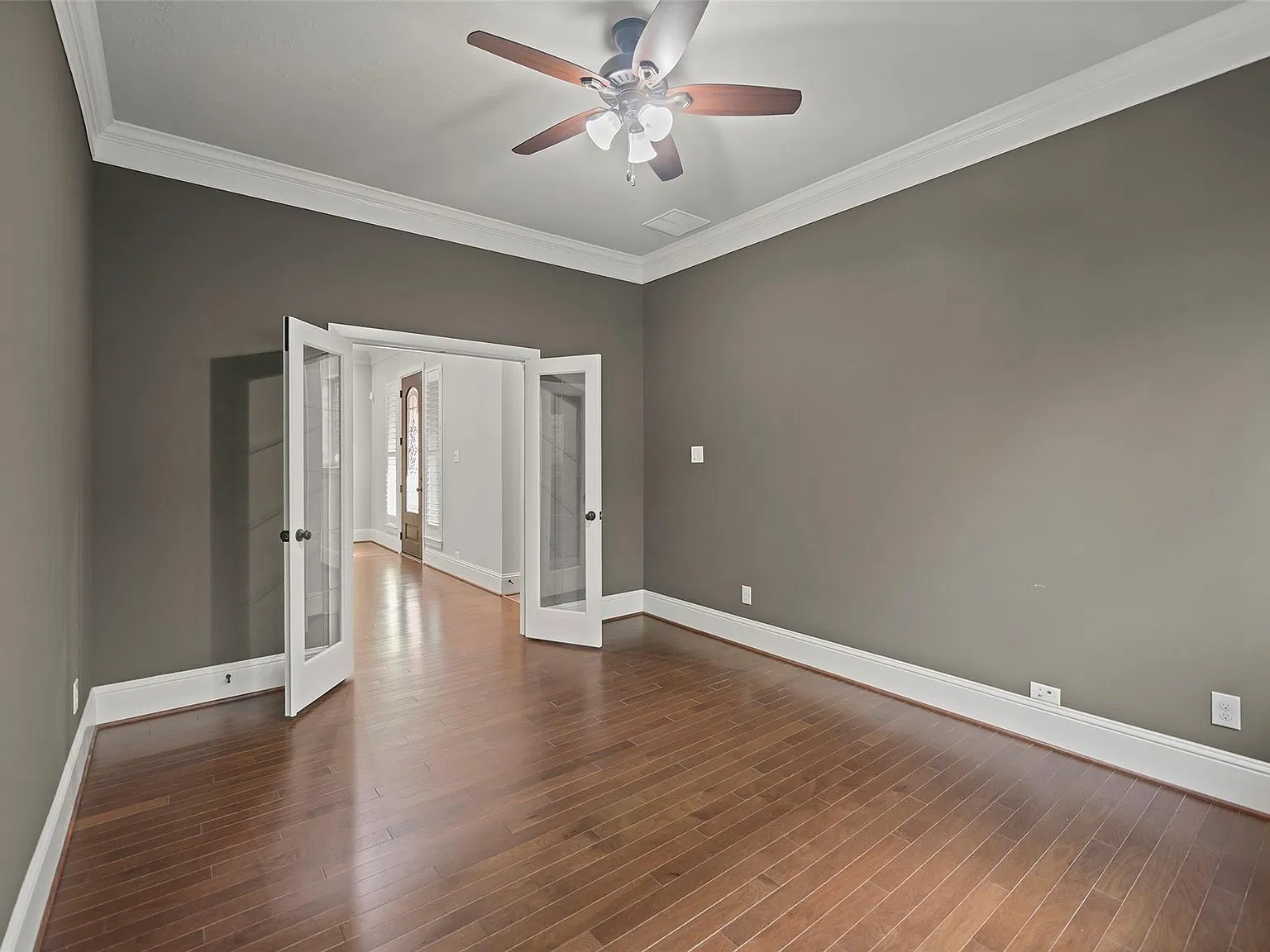 3 bed, 3.5 bath, 3537 sqft, $3,800 — Photo 4
