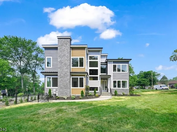 2 Keystone Dr, Livingston Twp., NJ 07039