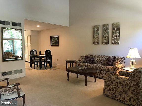 5th image of 440 Deerfield Dr