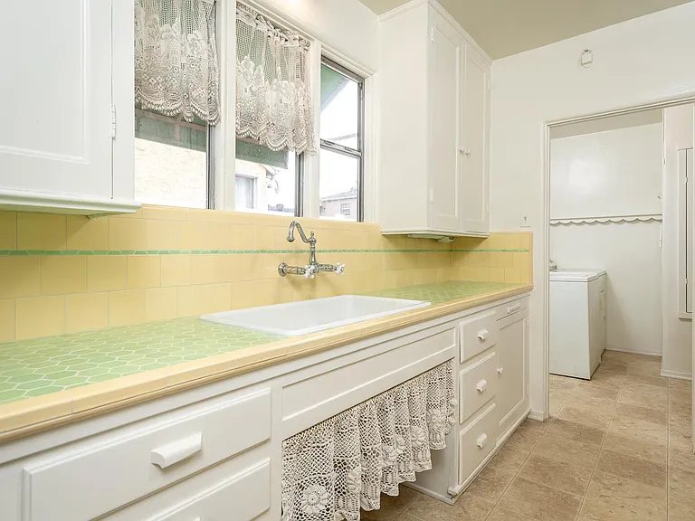 908 Burchett St — Photo 21