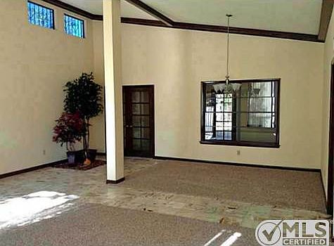 5th image of 637 La Chapa Ave
