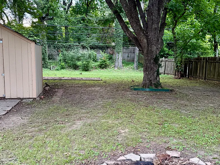 2100 University Cir — Photo 21