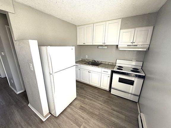 5th image of 422 E Brookside St