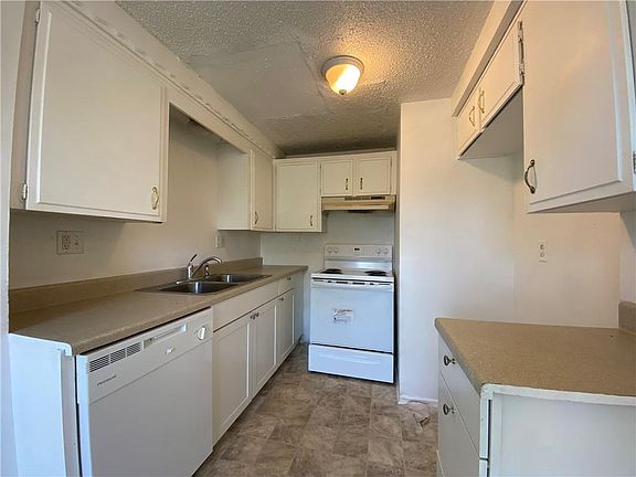5th image of 11820 E 59th Ter