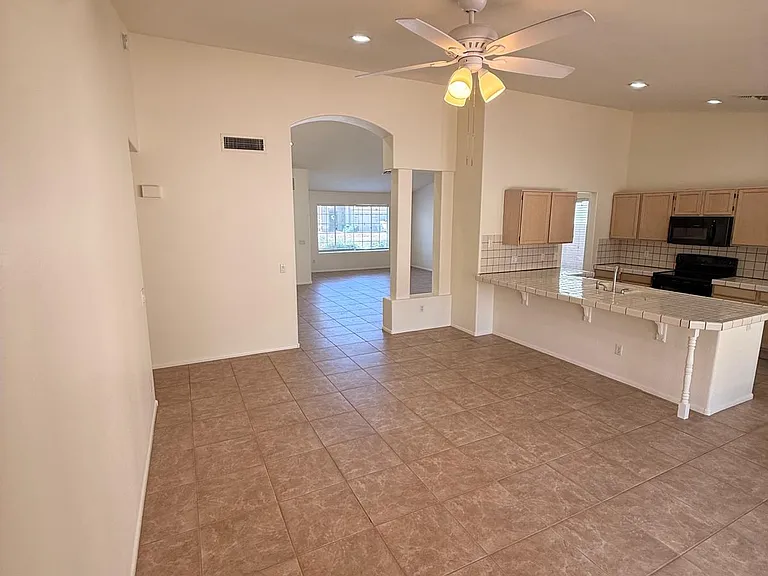4556 E Charleston Ave — Photo 12