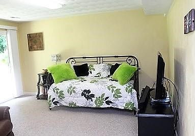 use as bedroom or den