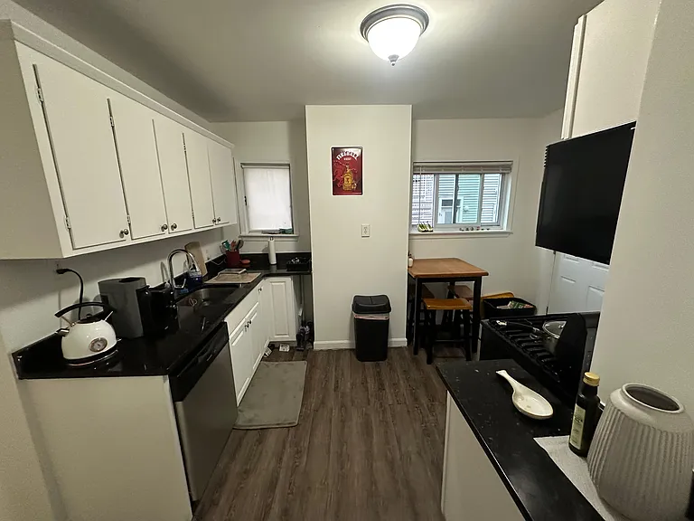 16 Leeds St #1 — Photo 7