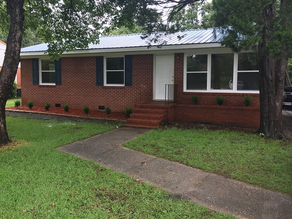 1st image of 211 Oak Crest Dr