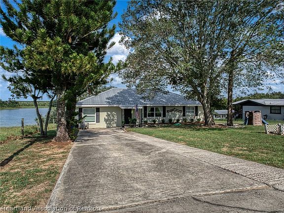 2nd image of 826 N Fox Lake Rd