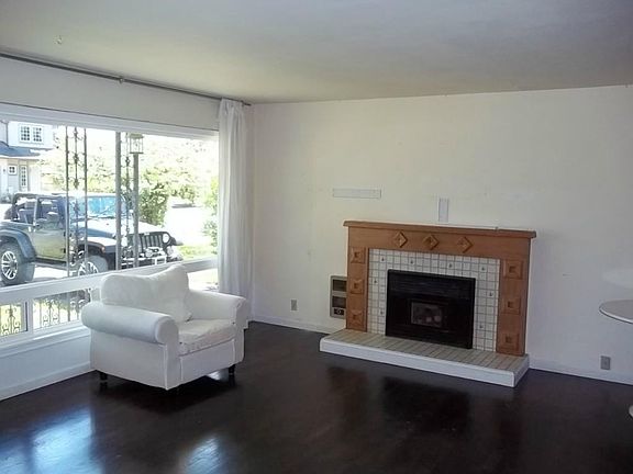 3rd image of 808 Barclift Ln SE