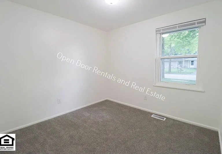 6820 Raintree Rd — Photo 10