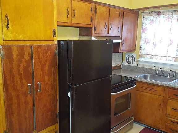 3rd image of 10453 Springfield Blvd Floor 2