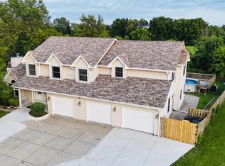 1033 W Buckingham Dr, Oak Creek, WI 53154