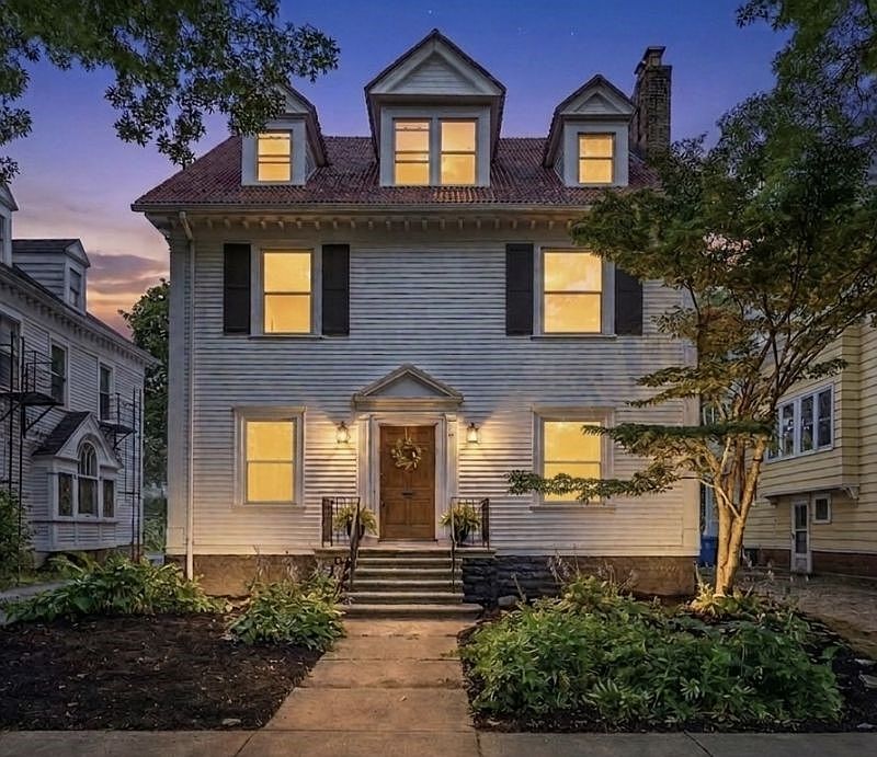 1st image of 70 Dartmouth St