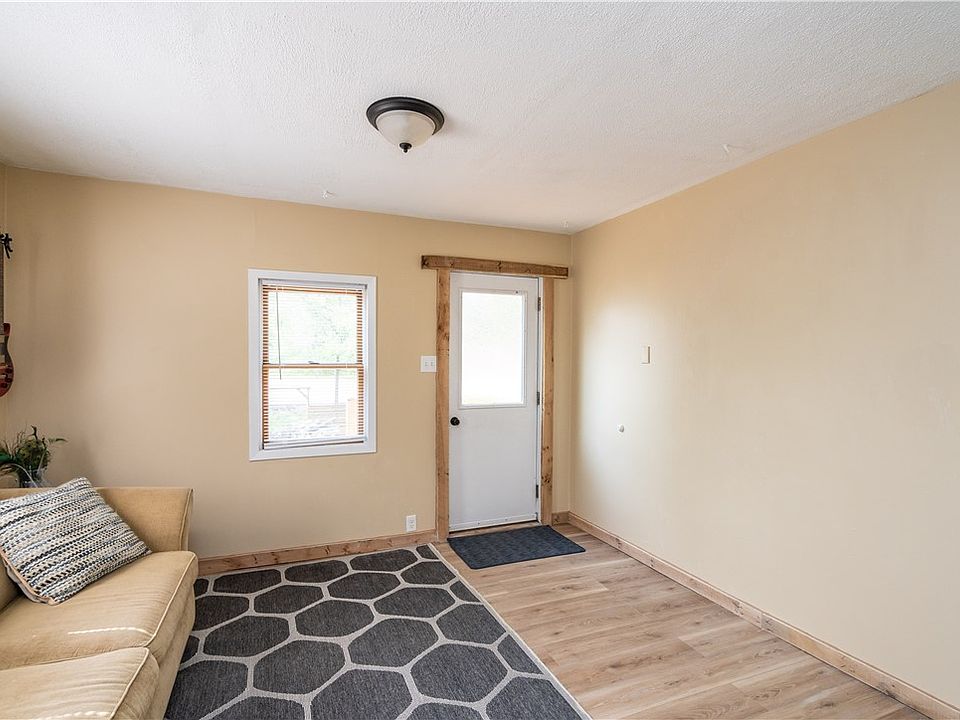 3650 NE 54th Pl, Des Moines, IA 50317 Zillow