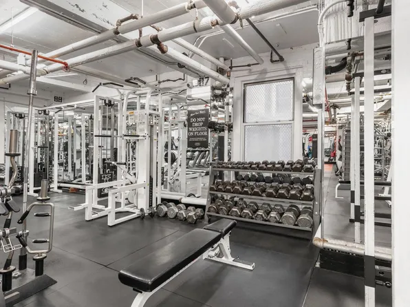 333 East 43rd Street image 17 of 21