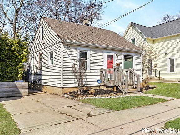 3rd image of 1319 Ashland Ave NE