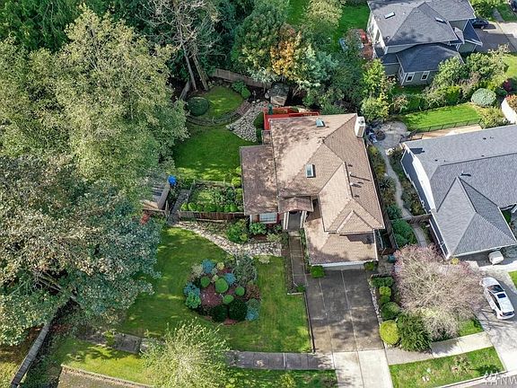 2nd image of 1812 39th St SE