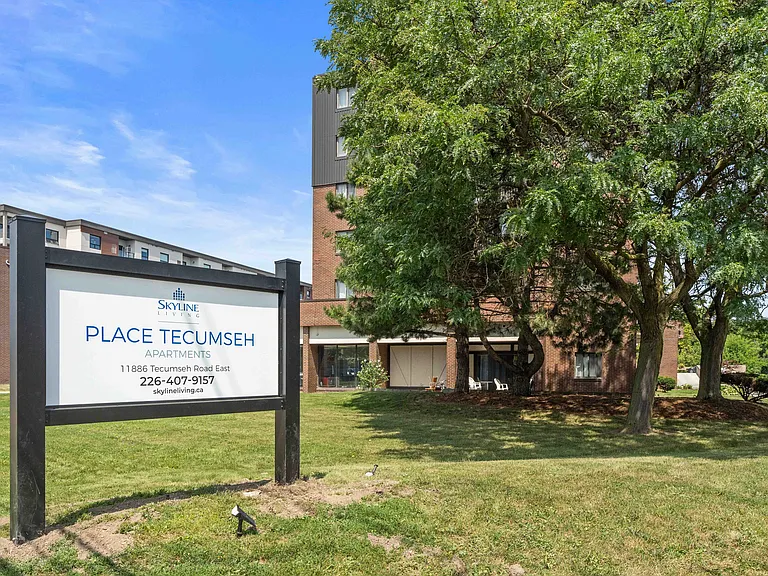 11886 Tecumseh Rd E — Photo 3