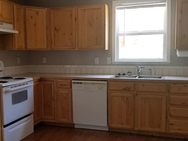 321 W Myrtle St — Photo 9