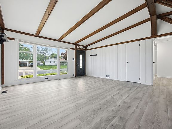 4th image of 6 Beacon Ave
