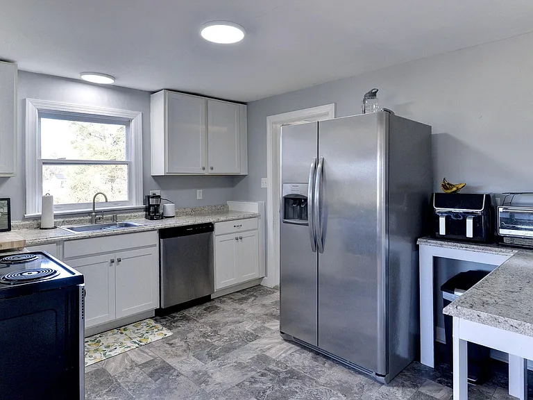 7331 Farmers Dr — Photo 13
