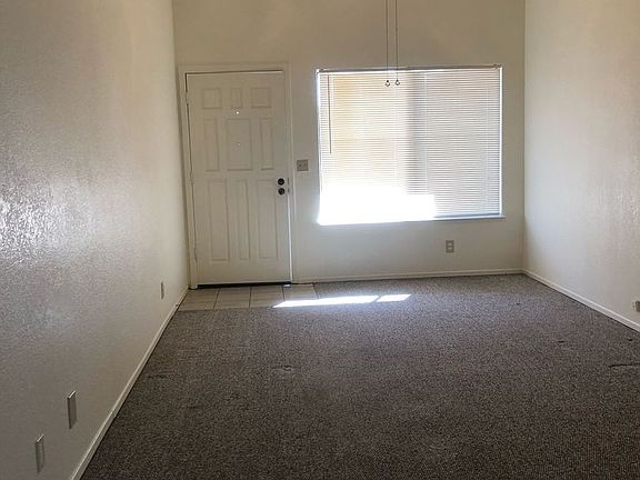 3rd image of 3680 Southport Dr