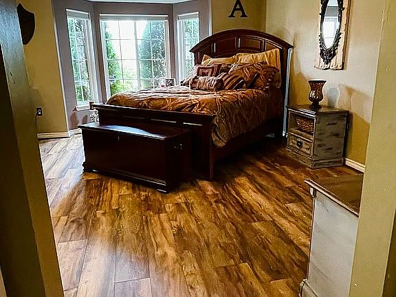 3rd image of 4857 Camelot Dr