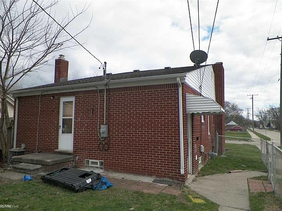 4th image of 8203 Essex Ave