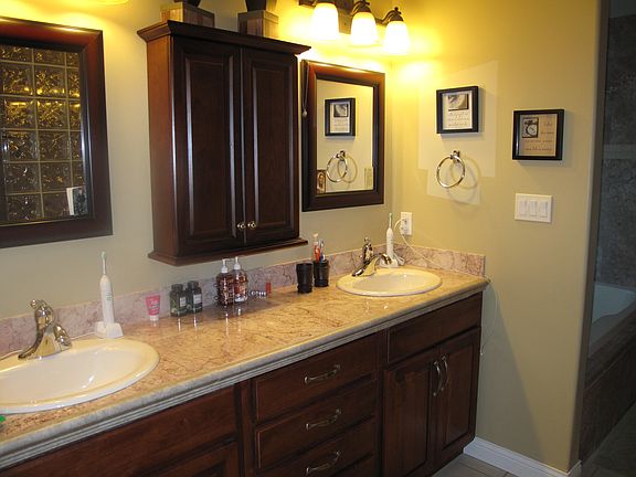 4th image of 821 Camelot Dr