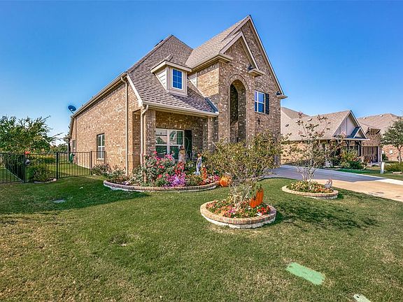 3rd image of 2600 Sabine Cir