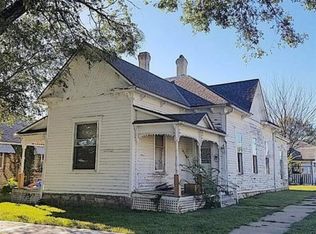410 S Walnut St, Garnett, KS 66032