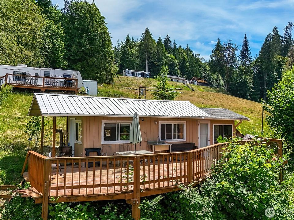 1st image of 200 E Cove Drive