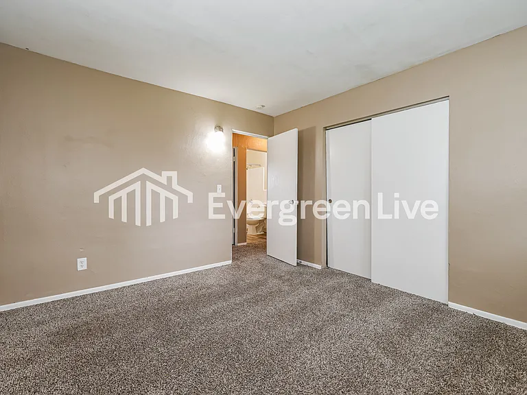 697 Cranford Dr — Photo 10