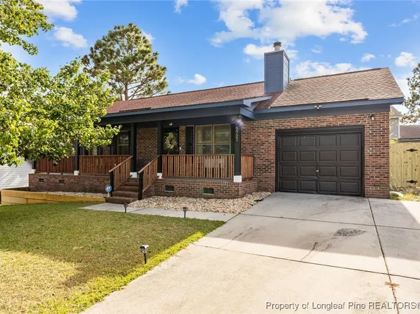 5721 Walkabout Rd, Hope Mills, NC 28348