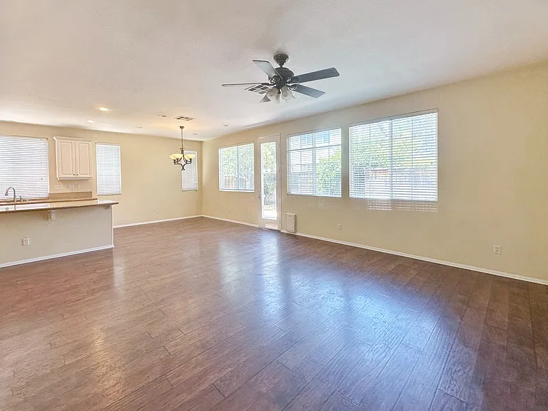 45767 Klamath Ct — Photo 8