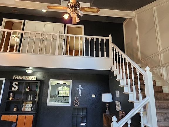 2nd image of 22 Hickory Oak Ln