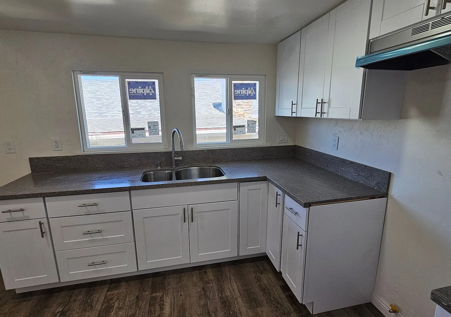 Newly Renovated 3 Bedroom, 2 Bathroom Home in Taft! — Photo 4