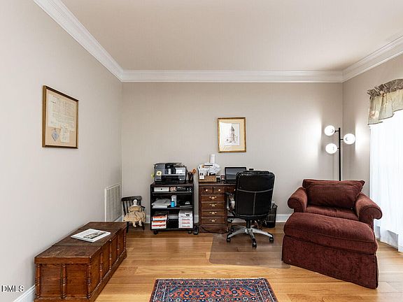 5th image of 3319 Meadowrun Dr