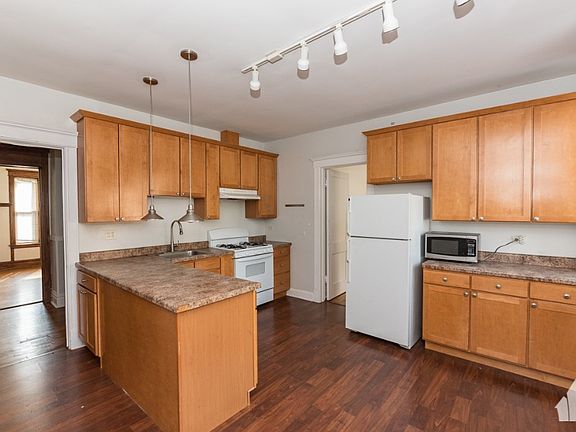 3rd image of 4008 N Southport Ave #1