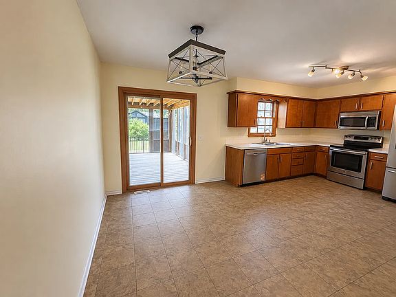 3rd image of 2058 Lewis St