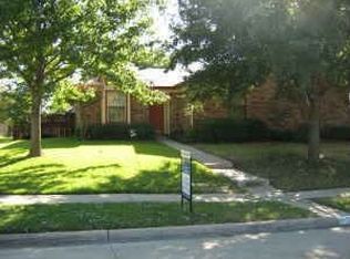 1746 Canterbury Ln, Lewisville, TX 75067