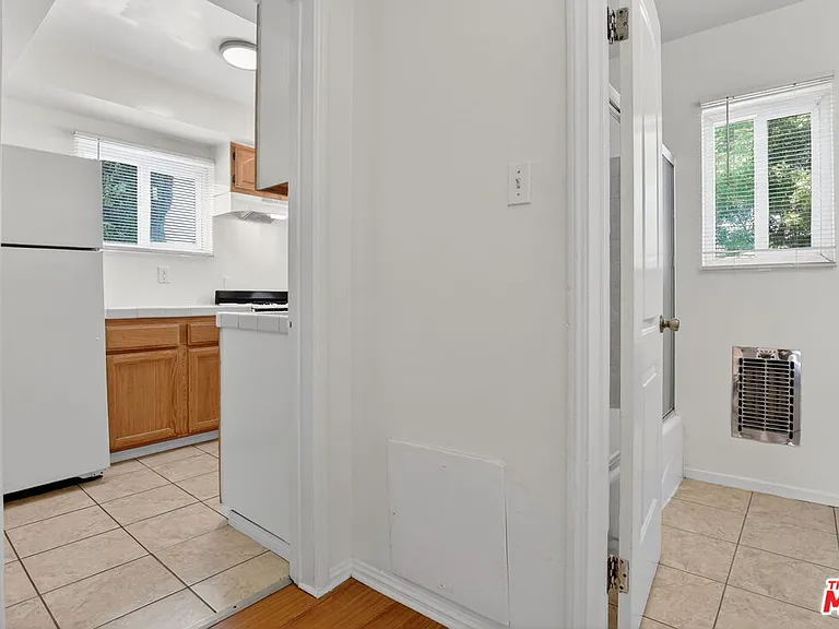 14721 Sylvan St #4 — Photo 12